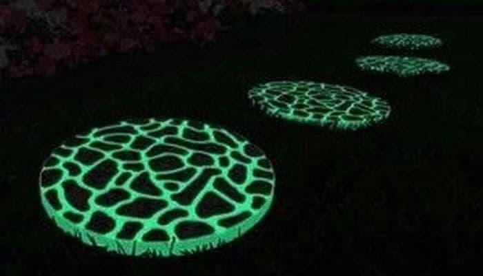 Beautiful Glow-In-The-Dark Stepping Stones in 9 Steps – DIY projects ...