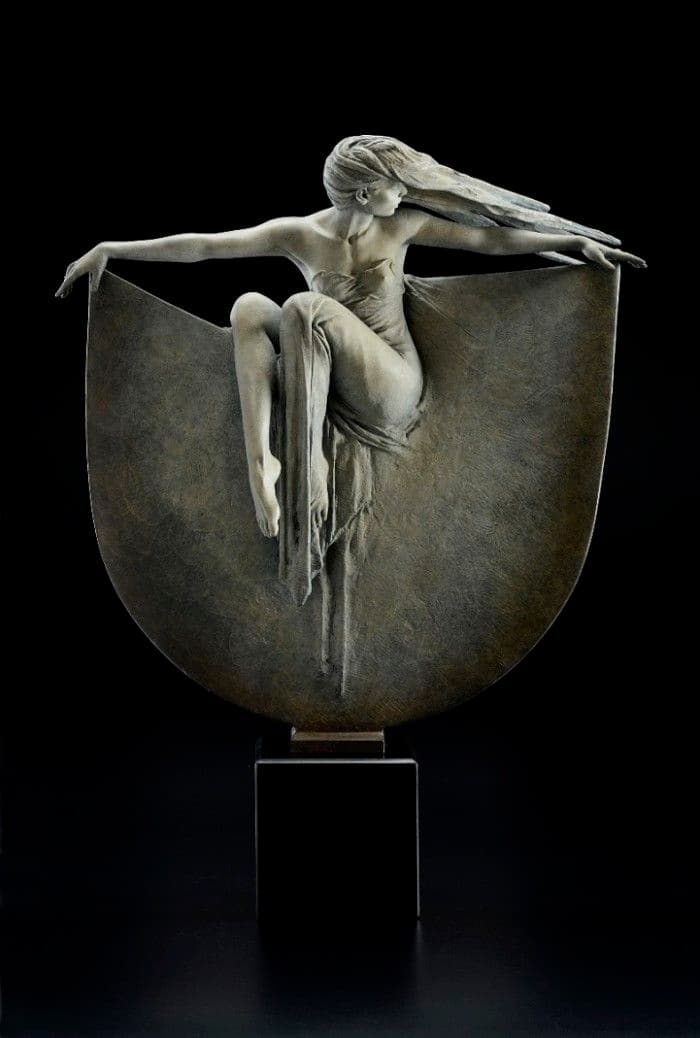 Magnifiche sculture di bronzo celebrano la poesia della forma umana ...