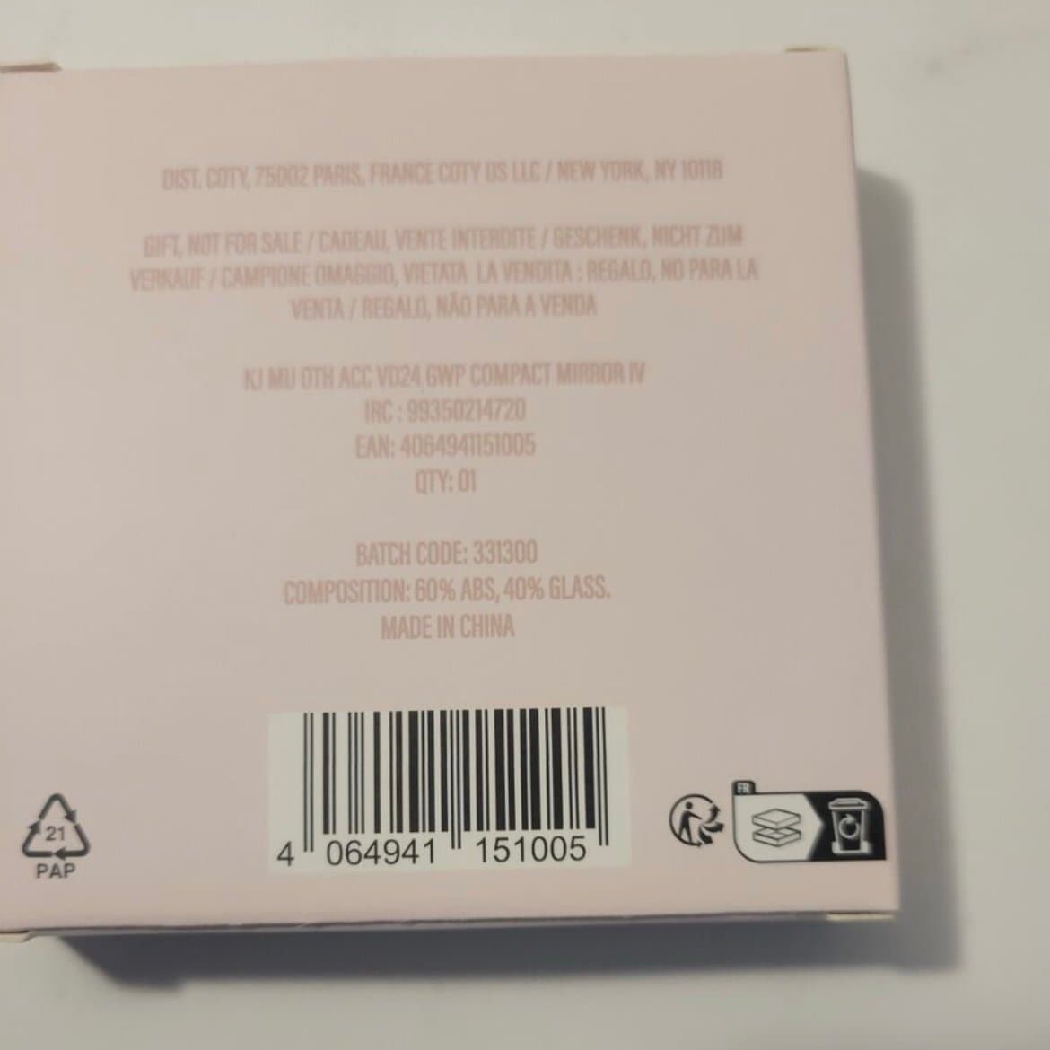 Kylie Cosmetics Lip Oil and Mirror Set for Glowing Beauty