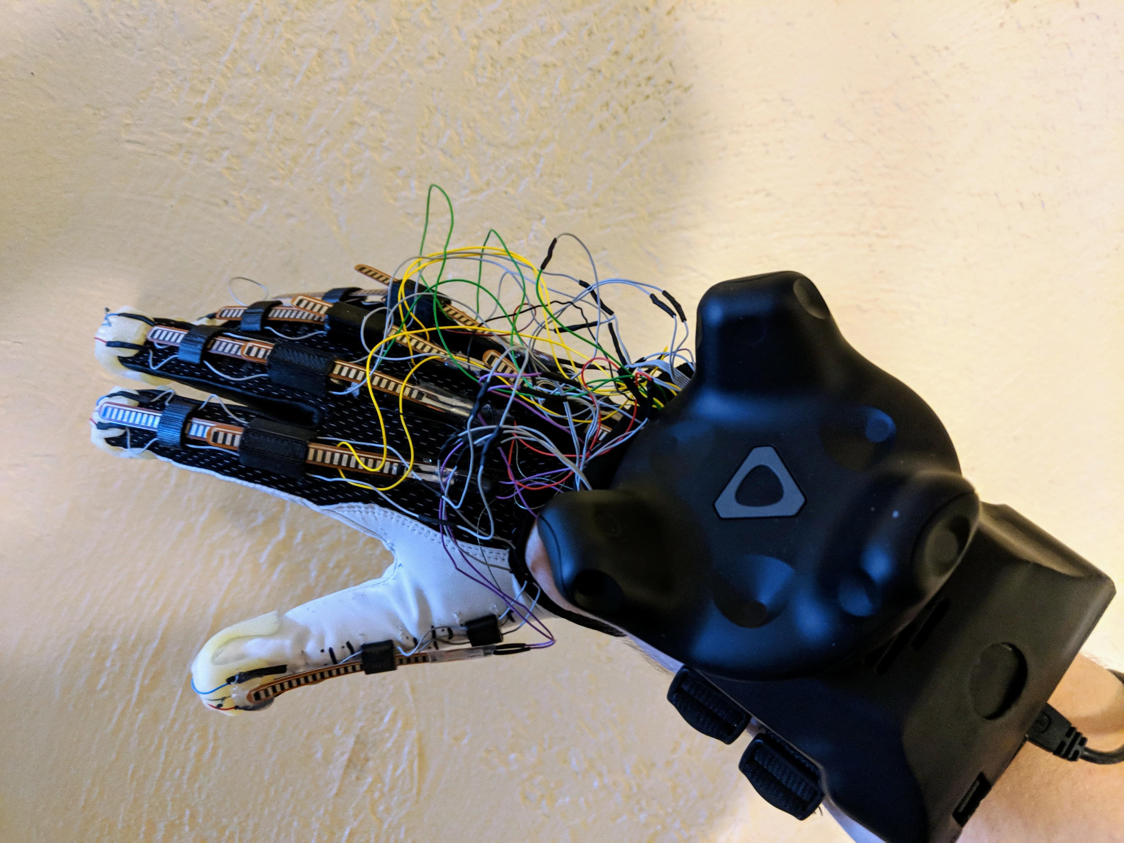 CES 2018: Contact CI's Maestro VR Haptic Glove Let Me Actually Feel ...
