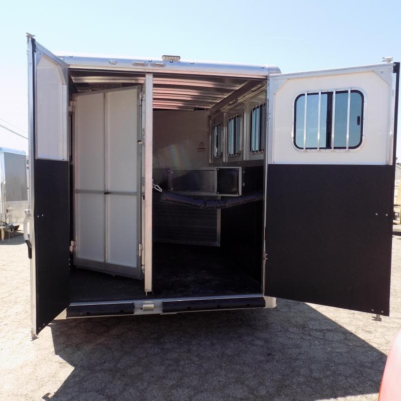 New Sundowner Super Sport Gooseneck 3 Horse Slant Load Trailer in St ...