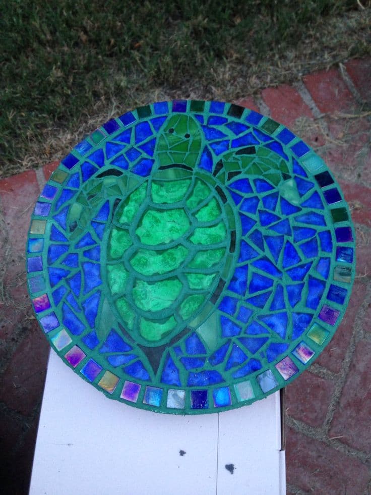 Turtle stepping stone | Mosaic stepping stones, Mosaic projects ...