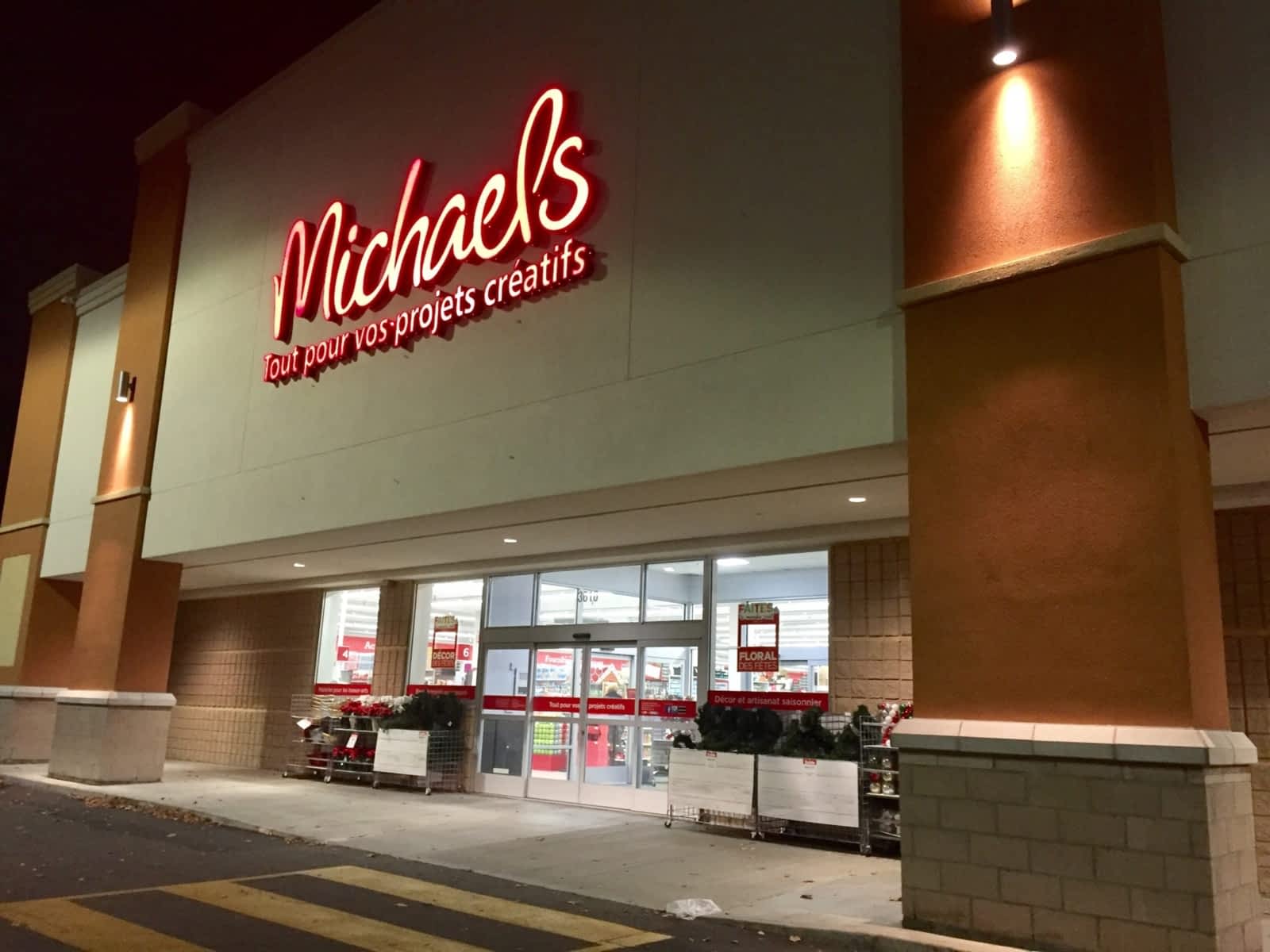 Michaels - Opening Hours - 3610 Blvd de la Cote-Vertu, Saint-Laurent, QC